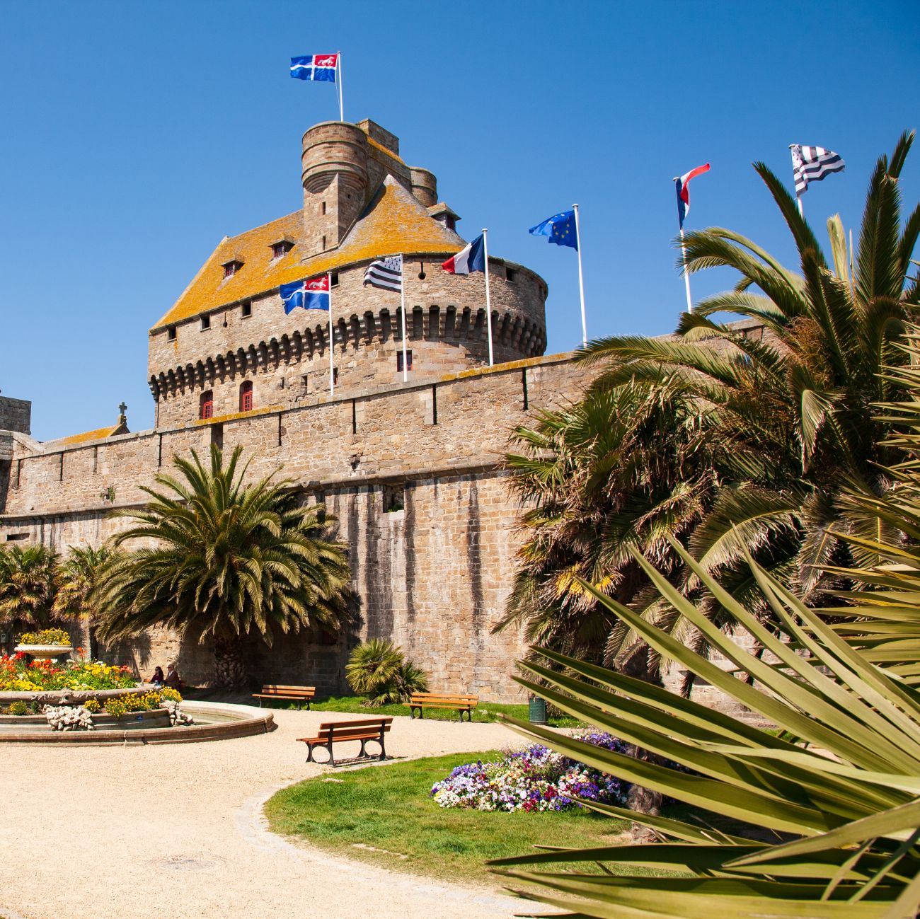 Rendez-vous à Saint-Malo à l’occasion du festival Étonnants Voyageurs dans notre hôtel intra-muros Rendez-vous à Saint-Malo à l’occasion du festival Étonnants Voyageurs dans notre hôtel intra-muros